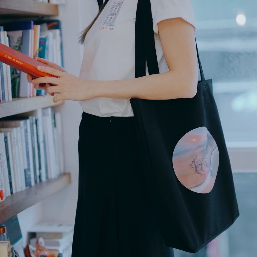 per se x StoryTeller Embroidered Tote Bag -《不日之約》